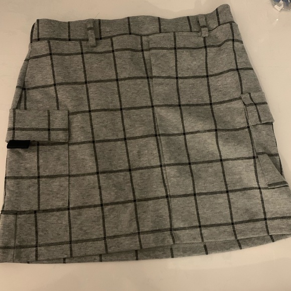 Plaided black and gray skirt with pockets - Picture 2 of 3